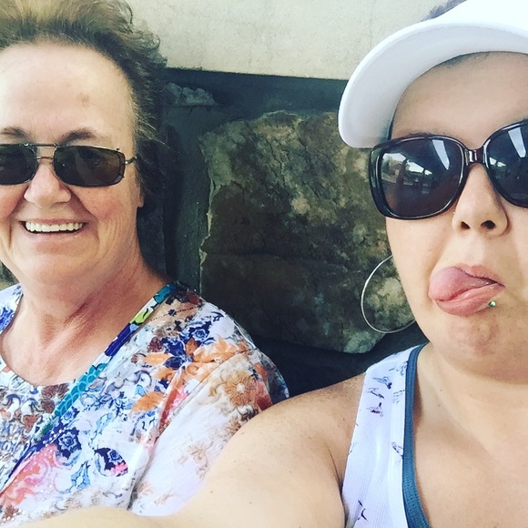 Meet your Posher, Jessica - Picture 3 of 4